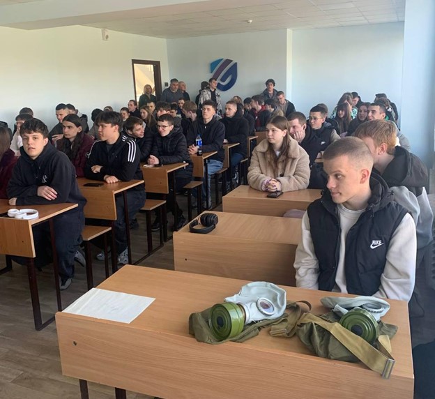 Безпека понад усе: першокурсники КН відпрацювали навички цивільного захисту